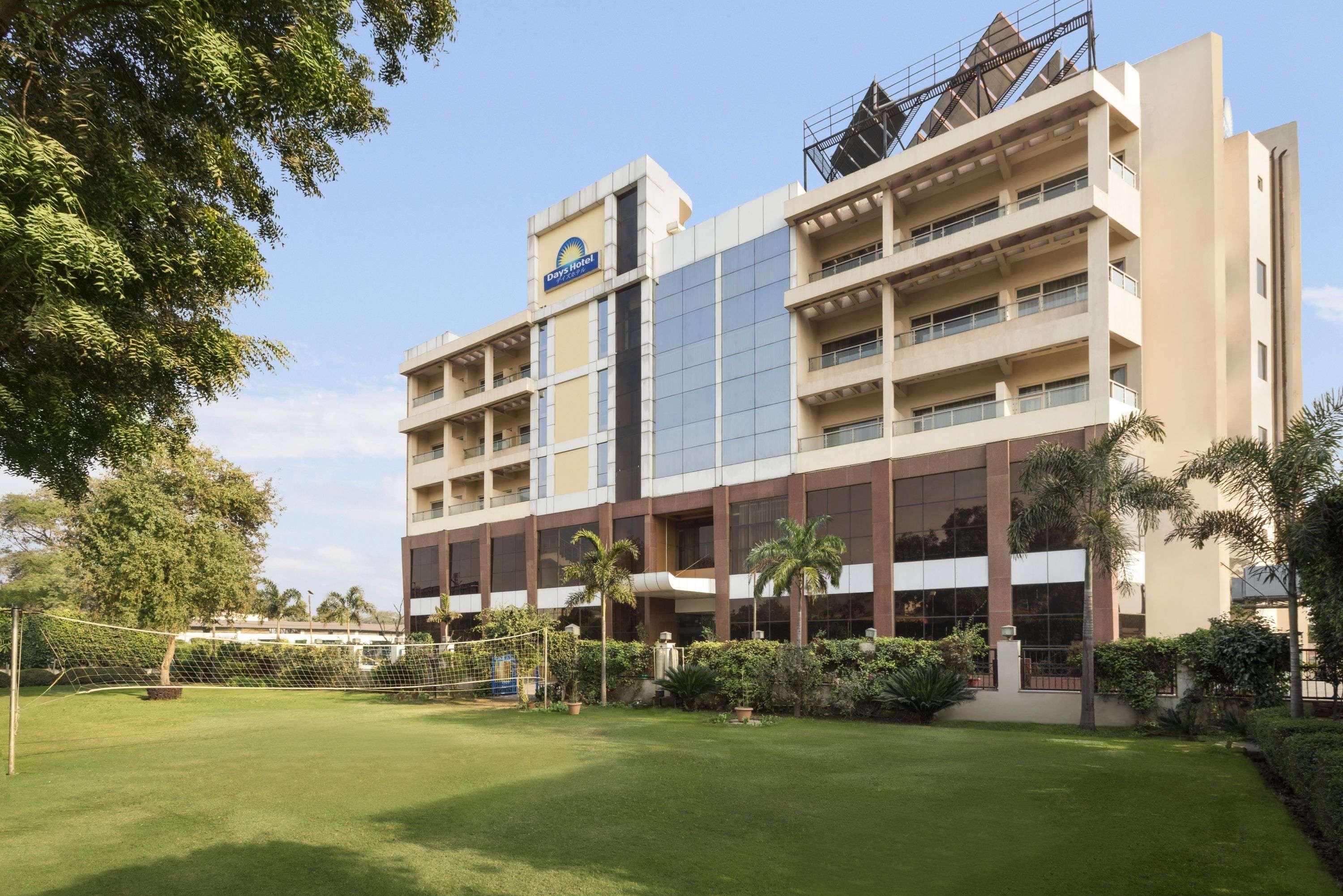 Days Hotel By Wyndham Neemrana Exterior photo
