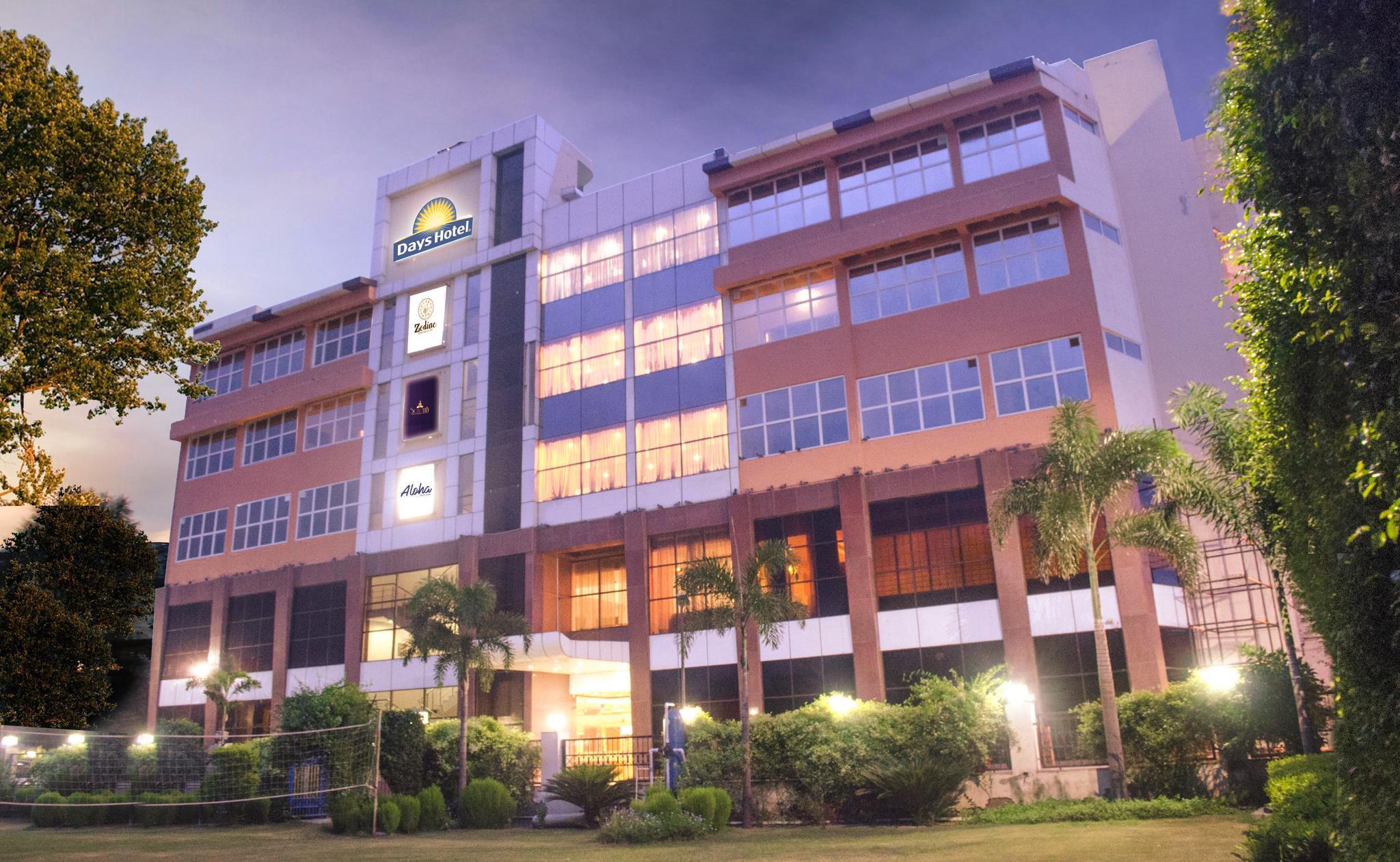 Days Hotel By Wyndham Neemrana Exterior photo