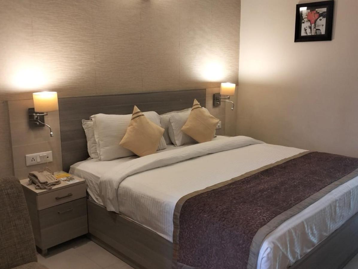 Days Hotel By Wyndham Neemrana Exterior photo