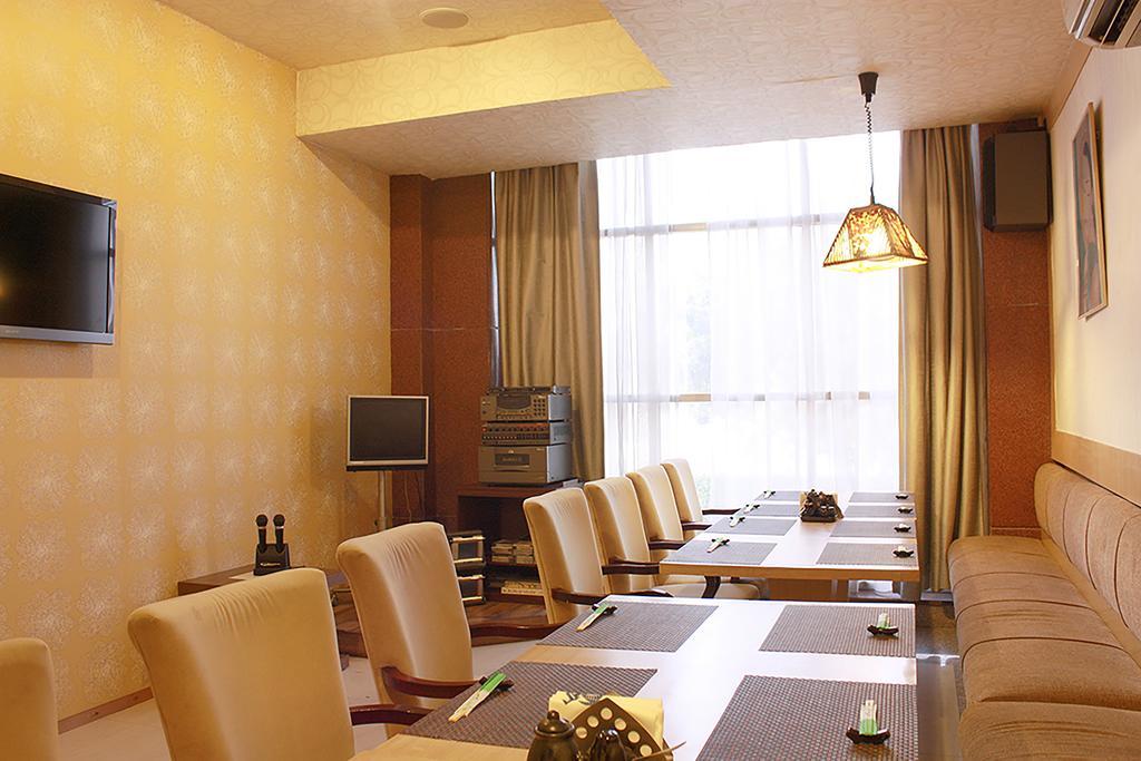 Days Hotel By Wyndham Neemrana Exterior photo
